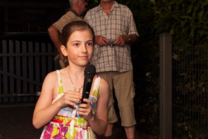 Norah erzählt Witze..