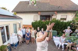 Bianka wirft den Brautstrauss